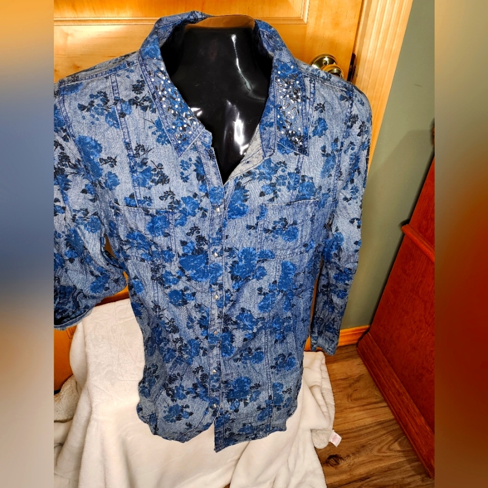 Women's  floral denim shirt with being on collar. LIKE NEW.